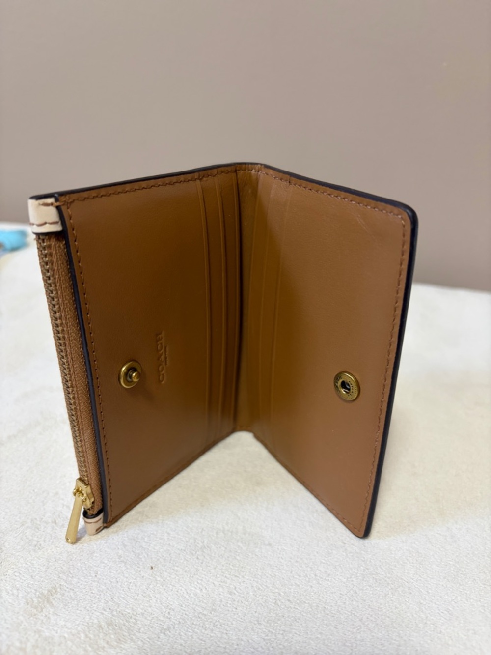Coach Cream Leather Card Case with Rainbow Skate Logo - Picture 4 of 16